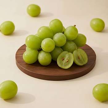Green muscut grapes